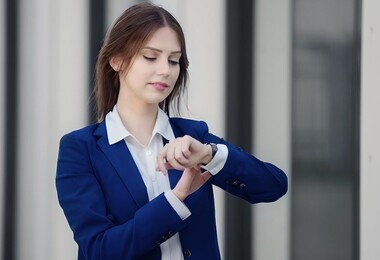 Когда организациям нужно заплатить авансовый платеж по земельному налогу